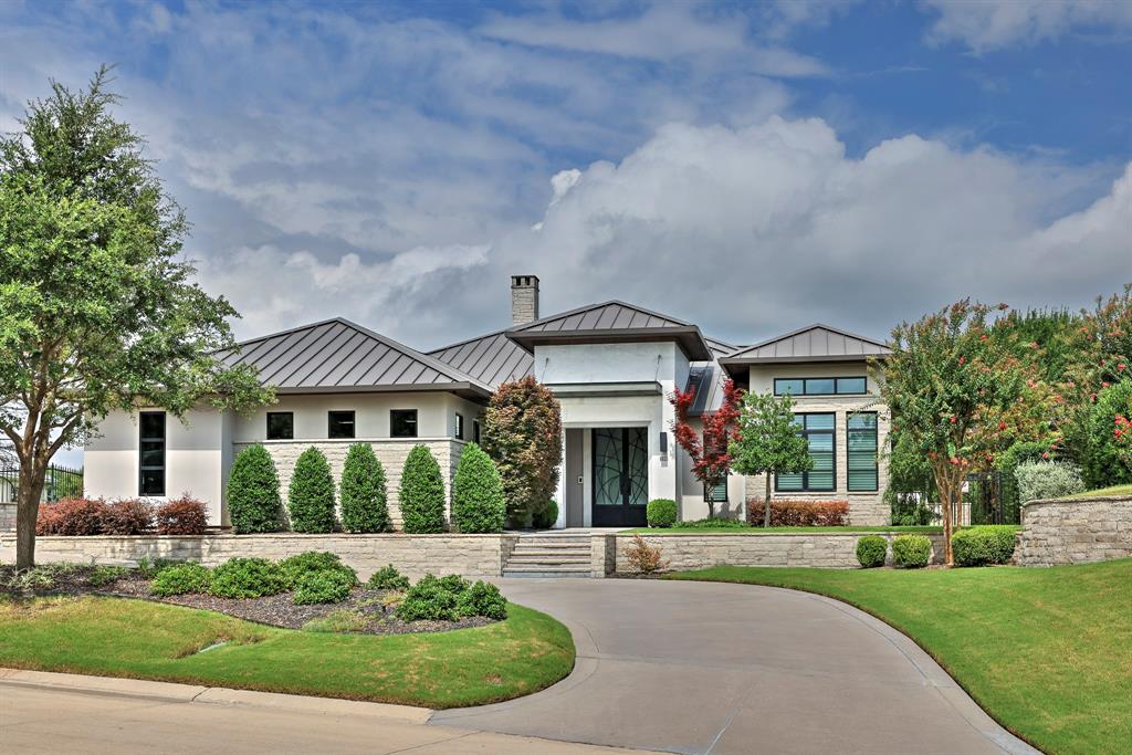 6821 Saucon Valley Drive