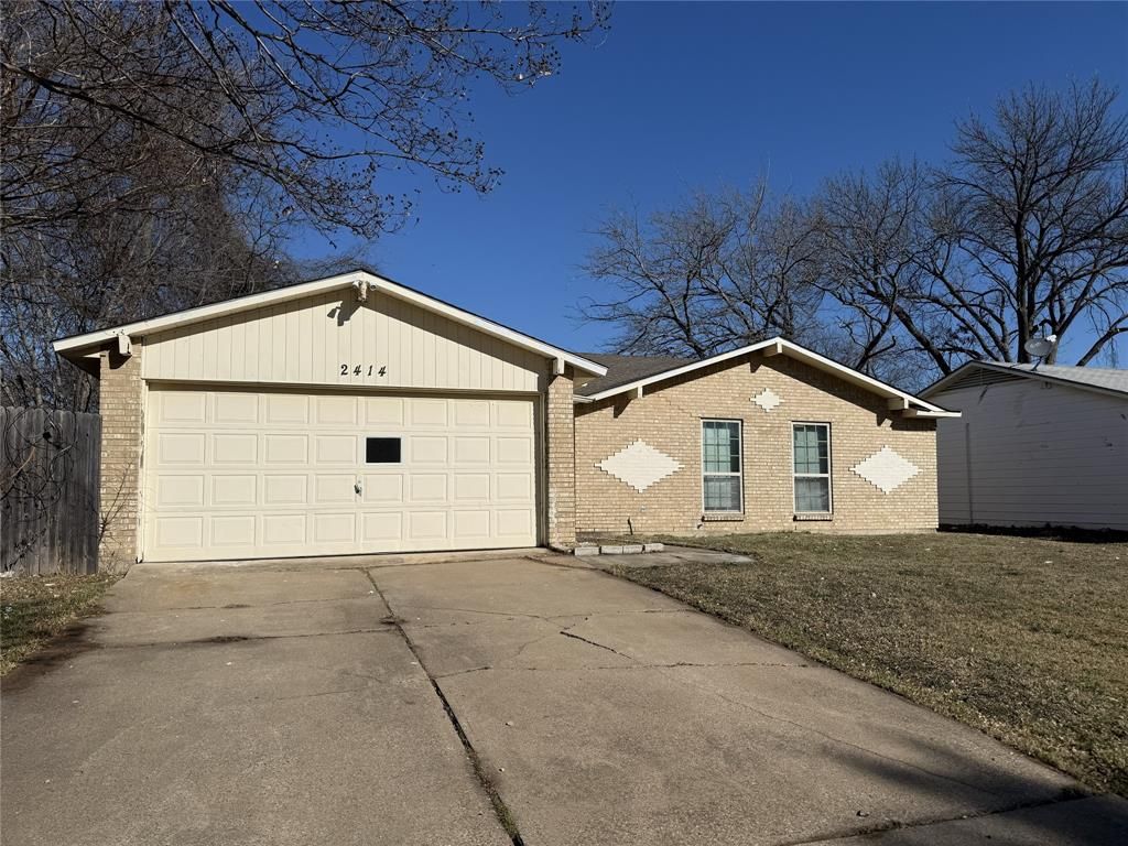 Photo of 2414 March Lane, Grand Prairie, TX 75050 (MLS # 21157495)