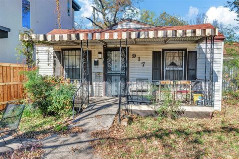 Tiny photo for 917 Walkway Street, Dallas, TX 75212 (MLS # 21128958)