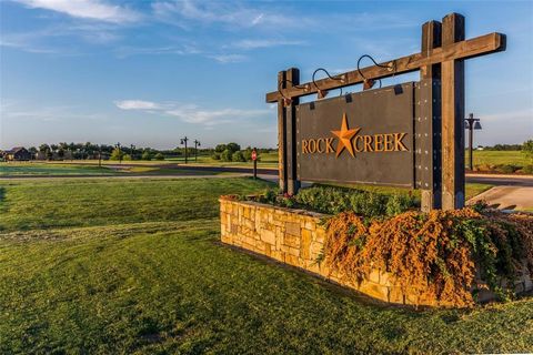 Photo of 224 Barrington Circle, Gordonville, TX 76245 (MLS # 21325398)
