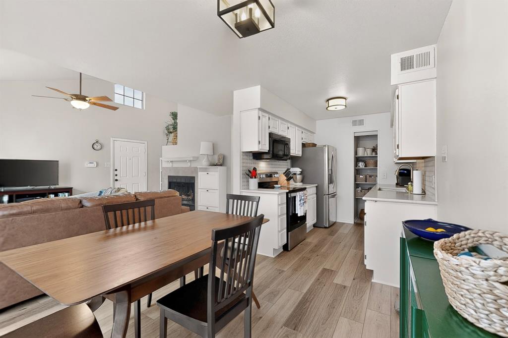 Country Greene Twnhms - Residential