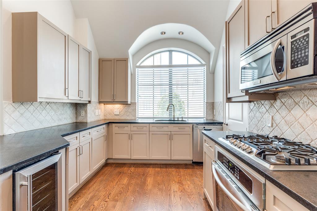 Metropolitan Club - Residential Lease