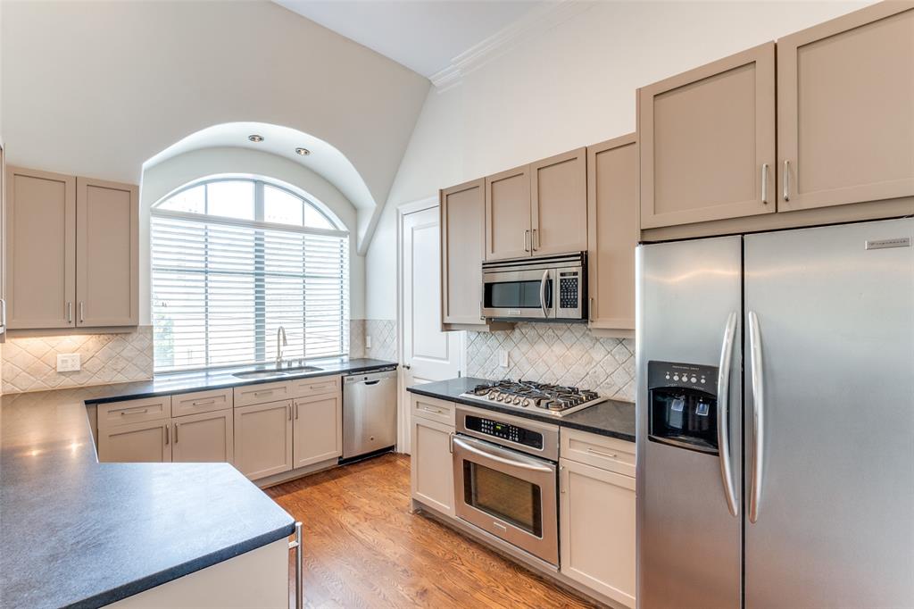 Metropolitan Club - Residential Lease