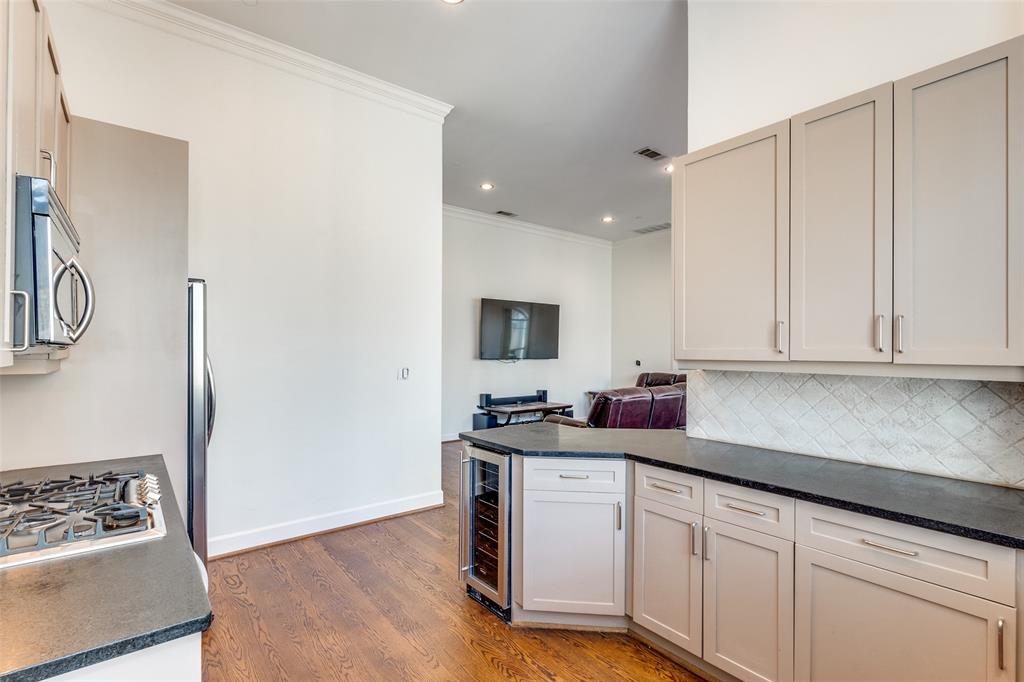 Metropolitan Club - Residential Lease