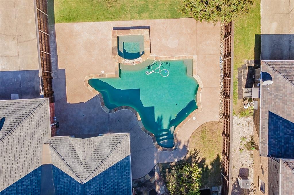 1410 Macrae Court