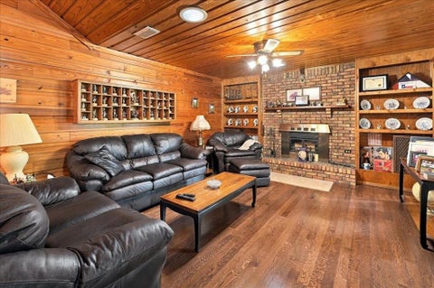 Tiny photo for 1135 County Road 2332, Mineola, TX 75773 (MLS # 21395079)