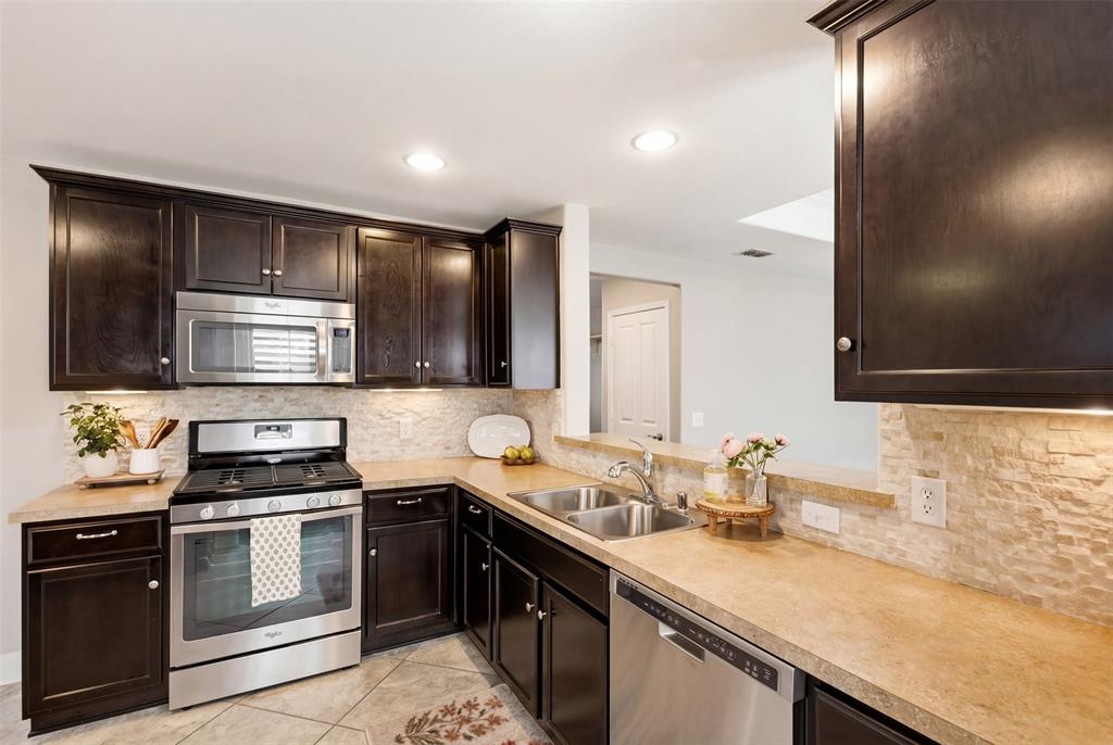 2490 Honeybee Lane