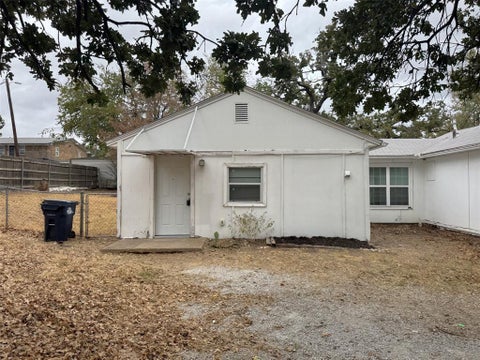 Photo of 708 IOOF Street #B, Denton, TX 76201 (MLS # 21402081)
