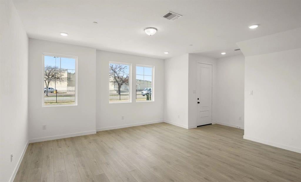 5709 Lakeview Drive