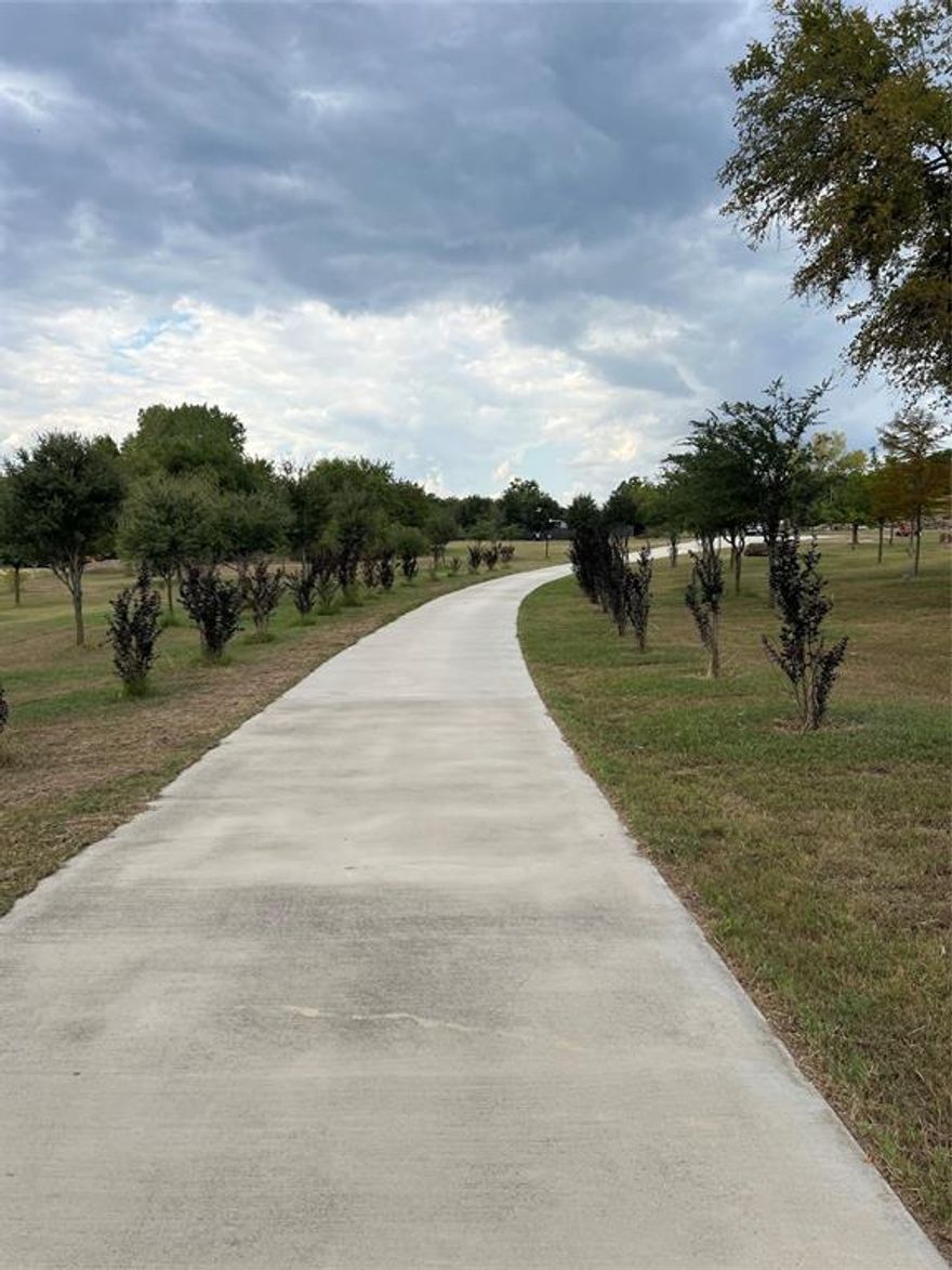 Live in the Country but not too far from the city.  Three bedrooms, Two Baths, 4 car carport in 2 acres with more land available.
Big kitchen with farm style sink , Granite counter tops. Primary Bedroom has separate vanities. Shower and 2 person Jetted tub.
one bedroom up with balcony up. Tons of fruit Trees. Property goes from the gate down the concrete drive way to the rock retaining wall on the back.