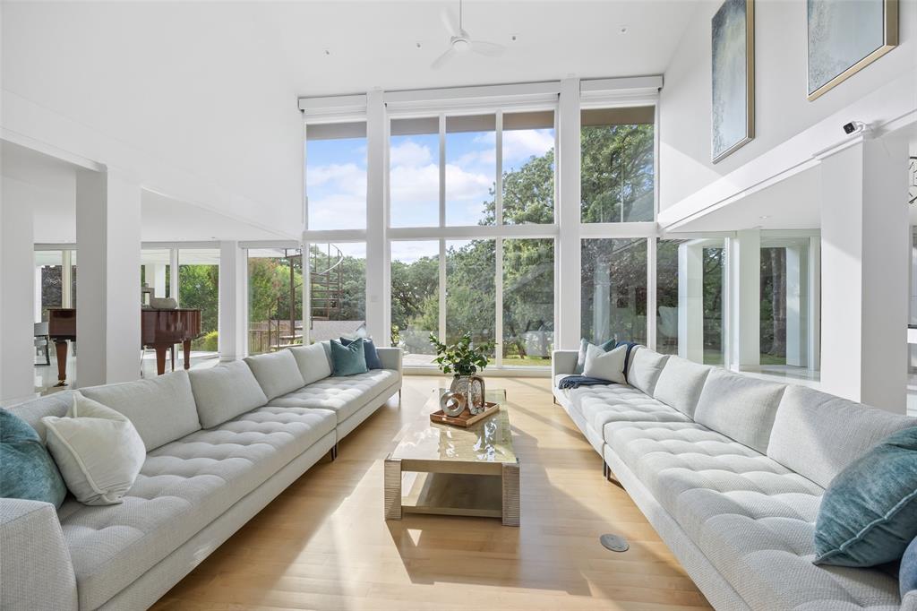 2704 Sherwood Lane