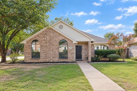 Photo of 7001 Bentley Avenue, Fort Worth, TX 76137 (MLS # 21420746)