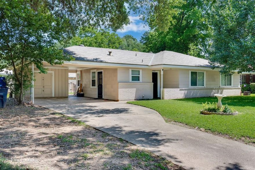 This charming 3 bedroom home is move in ready! The windows have been update and lots of love has been given to this home.  Large fenced in back yard, two car carport, and lots of space for entertaining. Hard floors through out the home and lots of natural light giving the home a cozy feeling! This home is convenient to all of Shreveport's attractions! Call today for a showing! All this home is waiting on is you!