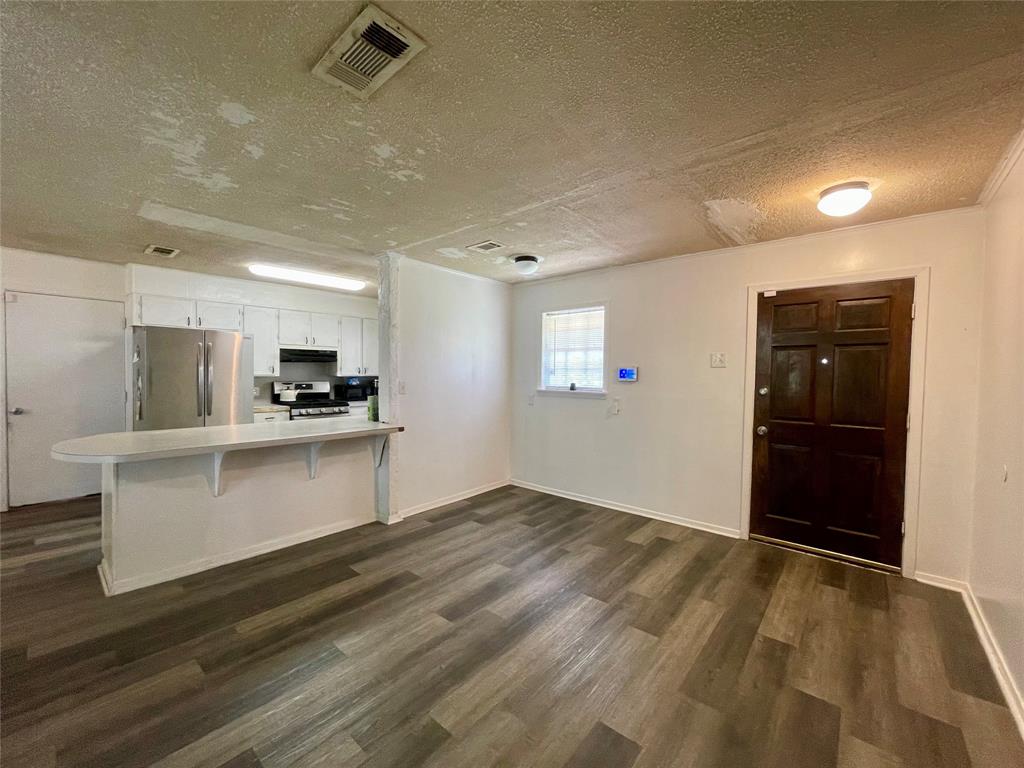 8541 Meadow Parkway Drive