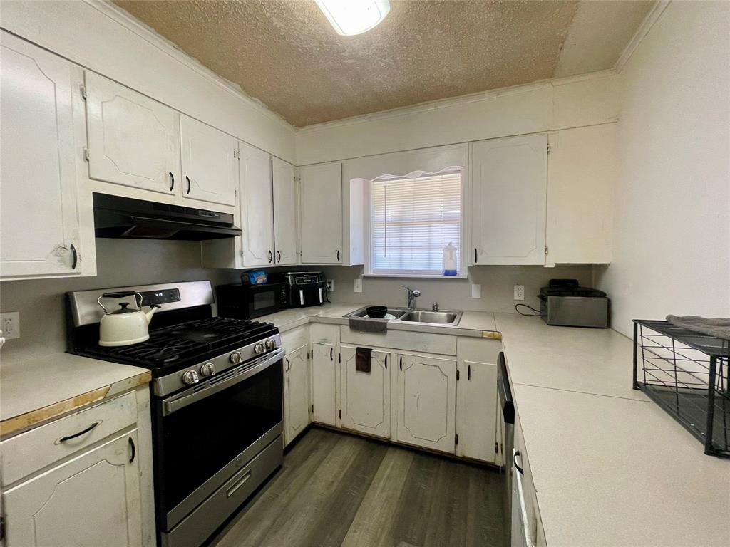 8541 Meadow Parkway Drive