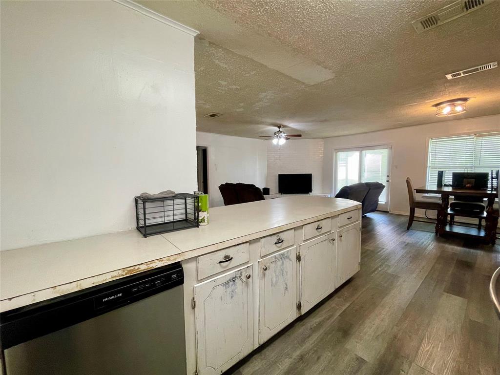 8541 Meadow Parkway Drive