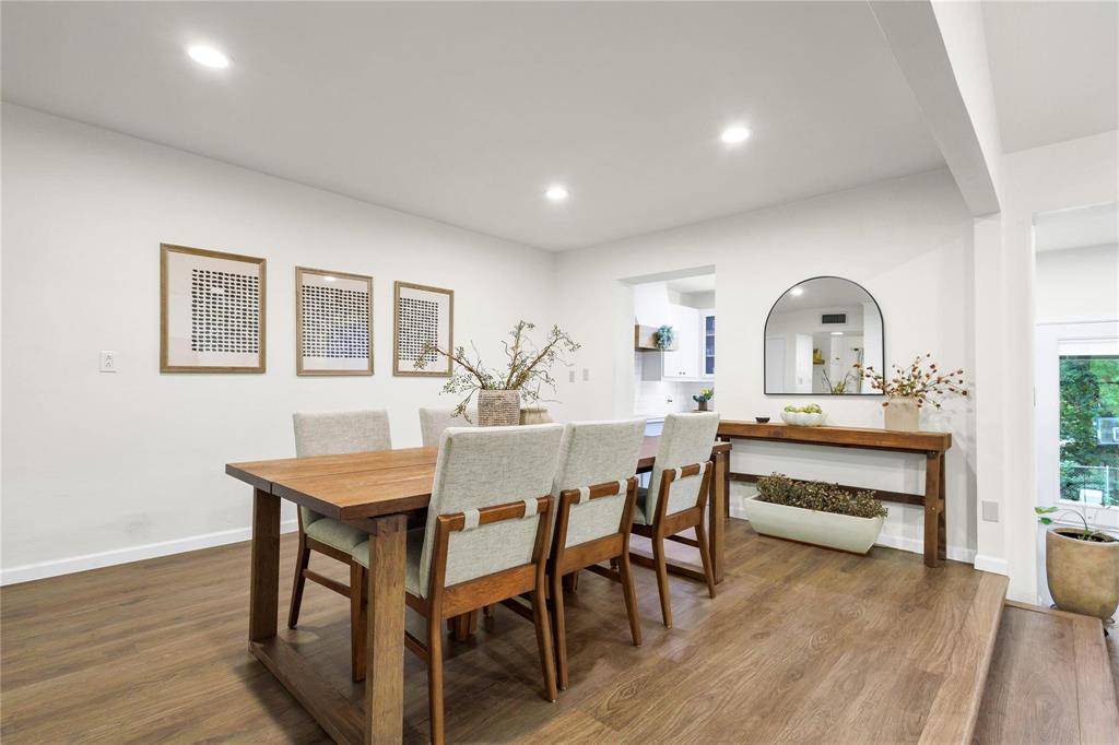 511 W Red Bird Lane