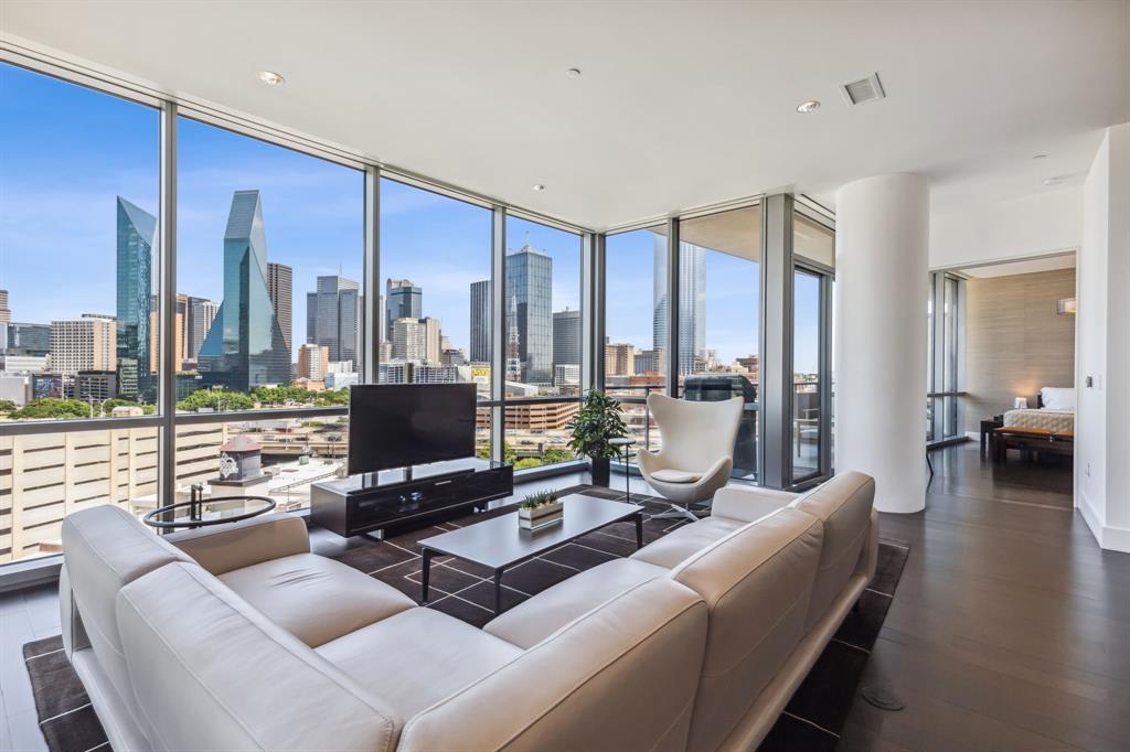View Dallas, TX 75219 condo
