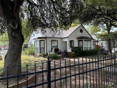 Photo of 7805 Wanebe Drive, Dallas, TX 75235 (MLS # 21372900)