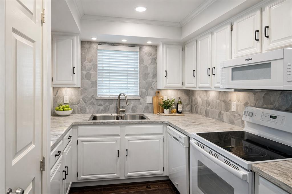 Photo 1 of 14 — 3635 Garden Brook Drive 118, Farmers Branch, TX 75234
