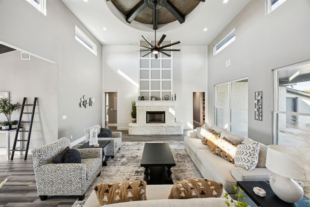 The Estates of Lone Oak - Residential