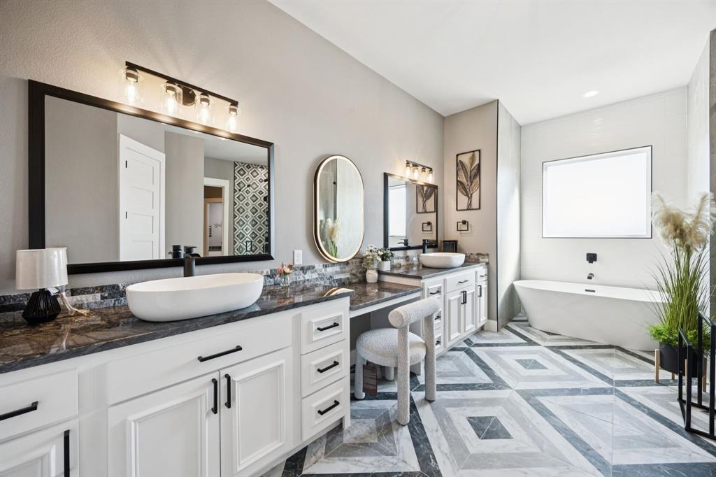 The Estates of Lone Oak - Residential