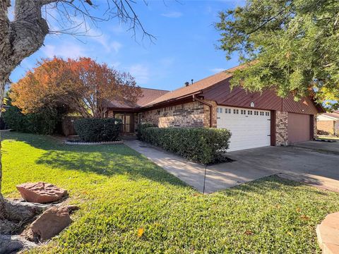 320 Mountain View Court Bedford TX 76021