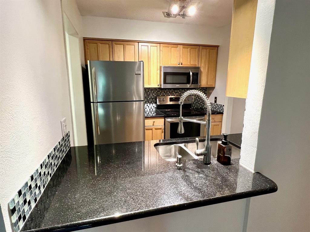 River Oaks Condos - Residential Lease