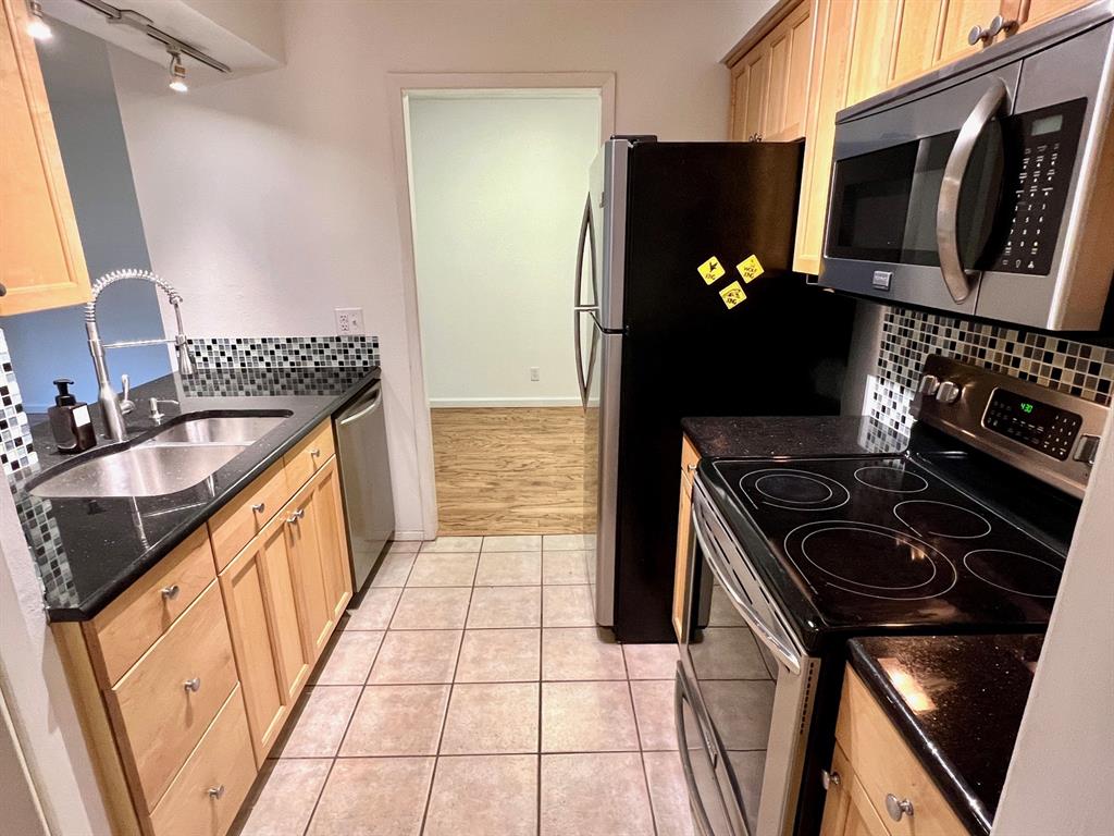 River Oaks Condos - Residential Lease