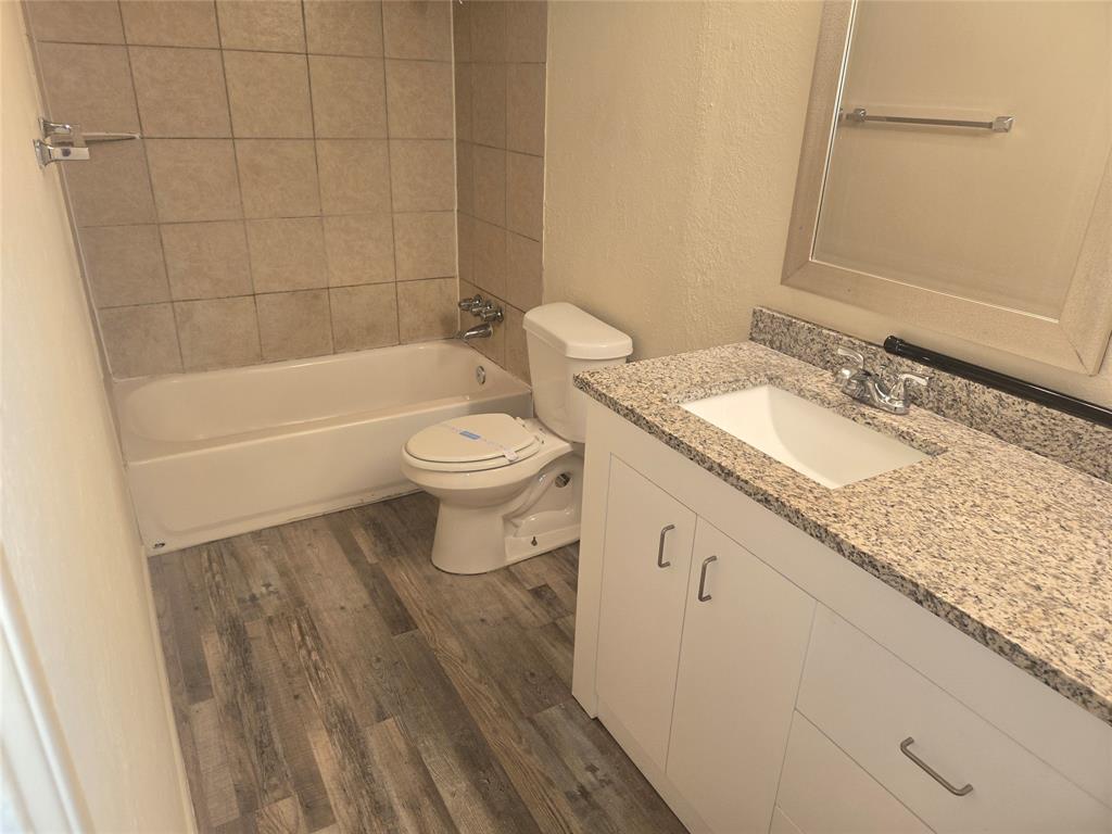 HOLLY OAKS TOWNHOMES - Residential Lease