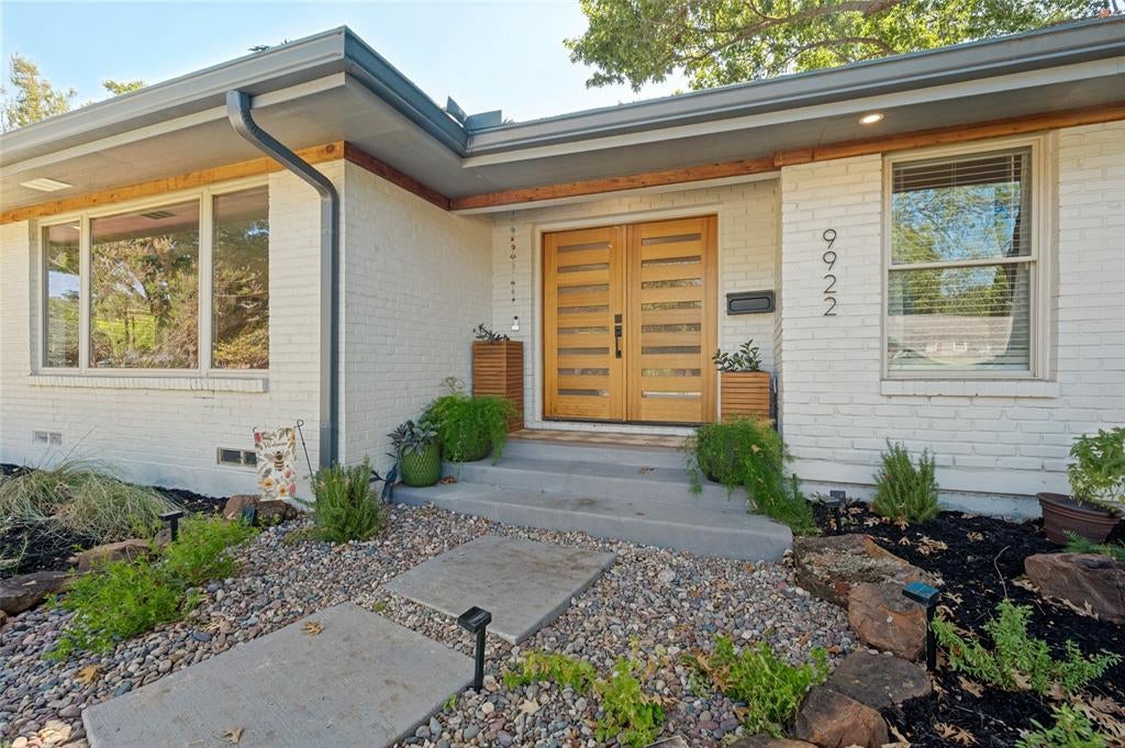 9922 Kilarney Drive