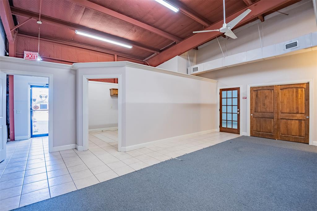 N Waxahachie - Commercial Lease