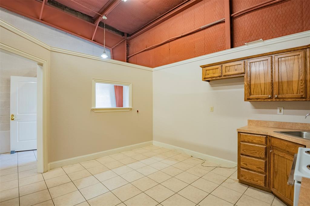 N Waxahachie - Commercial Lease