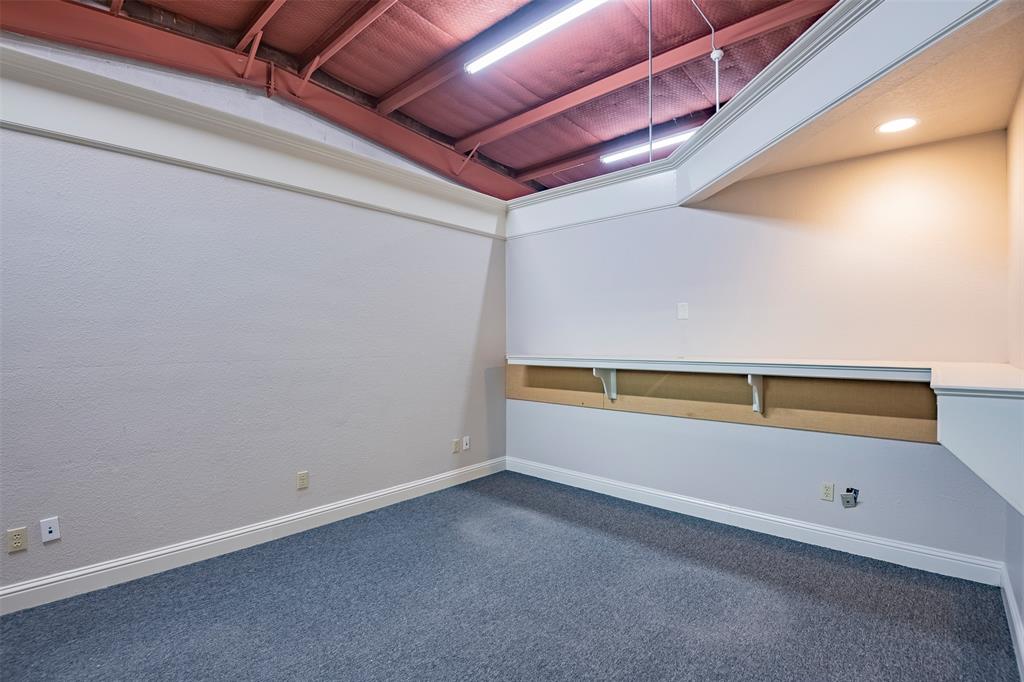 N Waxahachie - Commercial Lease