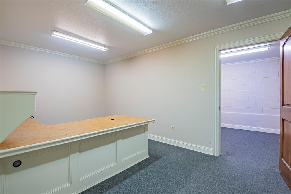 N Waxahachie - Commercial Lease