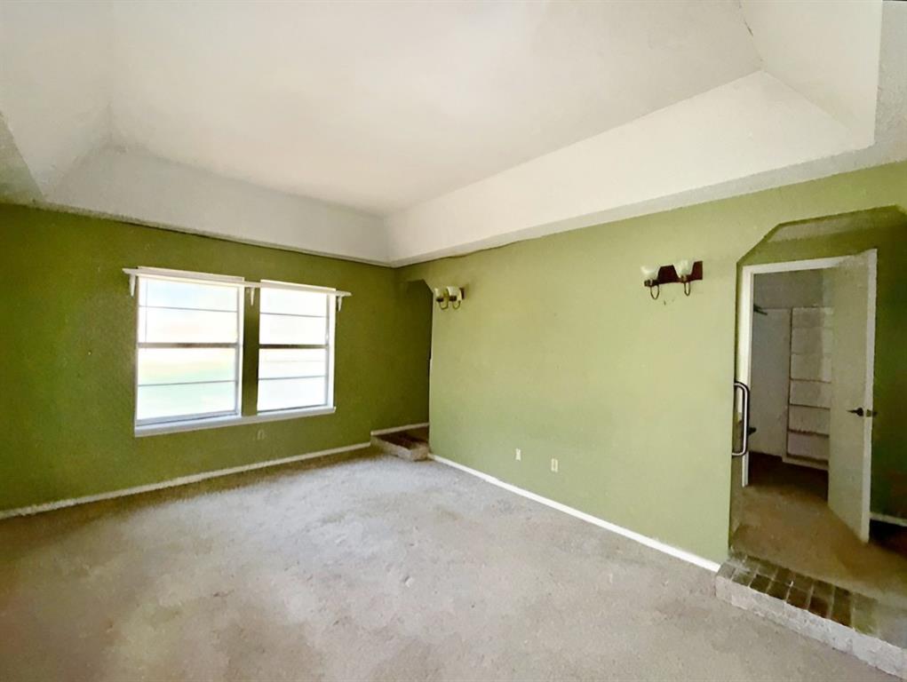 805 Lee Court
