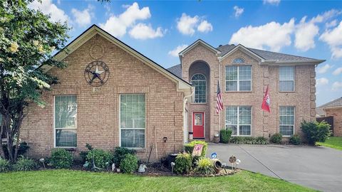 Photo of 2715 Forest Lake Drive, Grand Prairie, TX 75052 (MLS # 21136481)