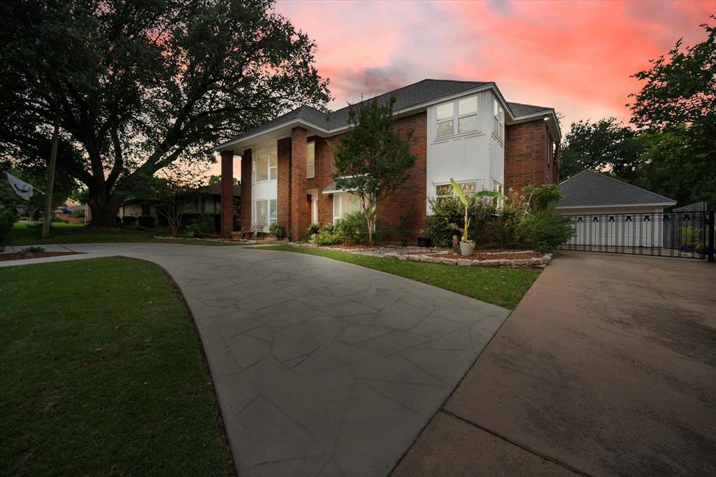 2608 Rivercrest Drive