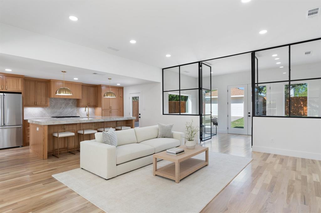 6563 Lange Circle