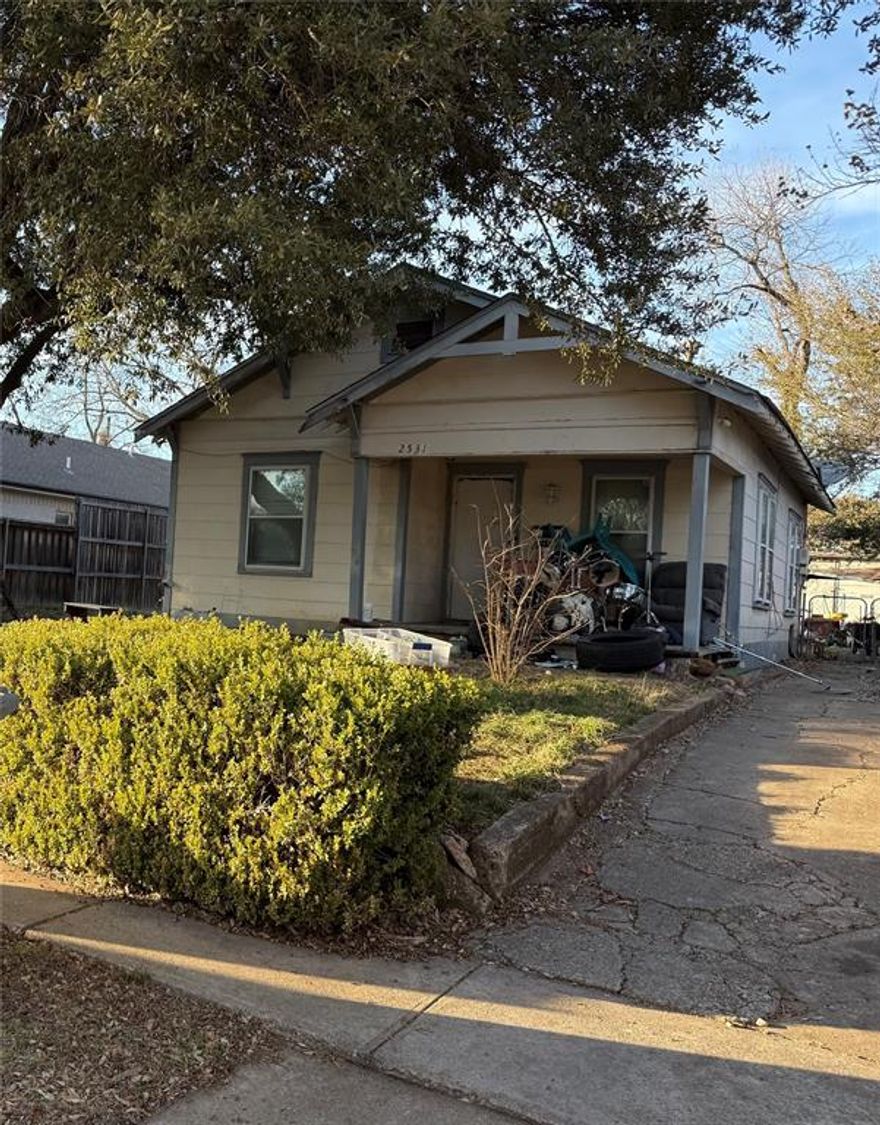 This property is being sold strictly as-is, making it an ideal candidate for renovation projects, or new build. Situated in a convenient area of Dallas, this home provides easy access to local amenities and major roads. HVAC system was changed in 2020, and Water heather in 2023
Contact me today for a private viewing and to secure this investment opportunity! Solar panels will be paid at closing. 
Esta propiedad se vende en su estado actual, lo que la convierte en una opción ideal para una renovación o una nueva construccion. Ubicada en una zona conveniente de Dallas, esta casa ofrece fácil acceso a los servicios locales y a las principales carreteras. El sistema de climatización se cambió en 2020 y el sistema de calefacción de agua en 2023. 
Contácteme hoy mismo para una visita privada y para asegurar esta oportunidad de inversión! Los paneles solares se pagarán al cierre.