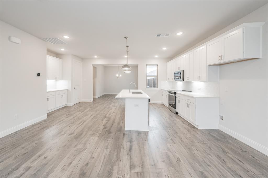 Lake Parc Vlg - Residential Lease