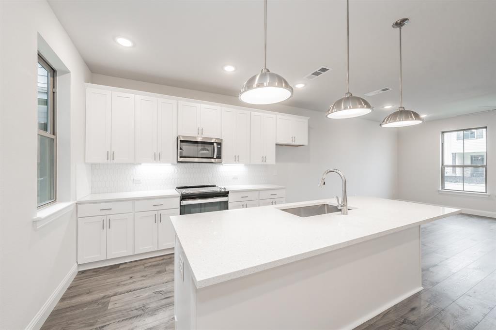 Lake Parc Vlg - Residential Lease