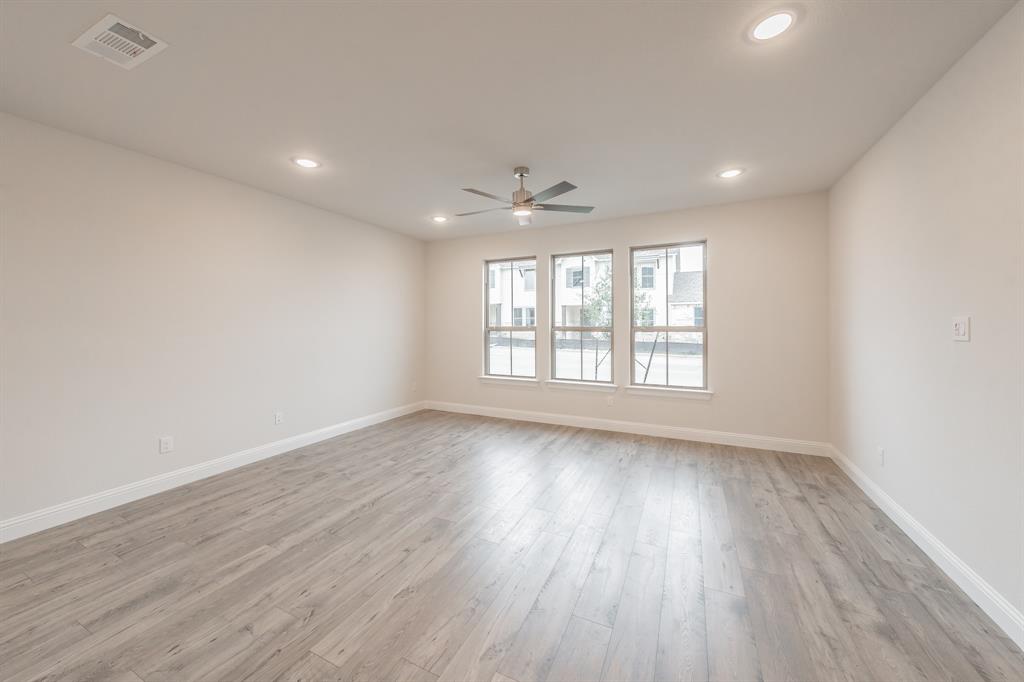 Lake Parc Vlg - Residential Lease