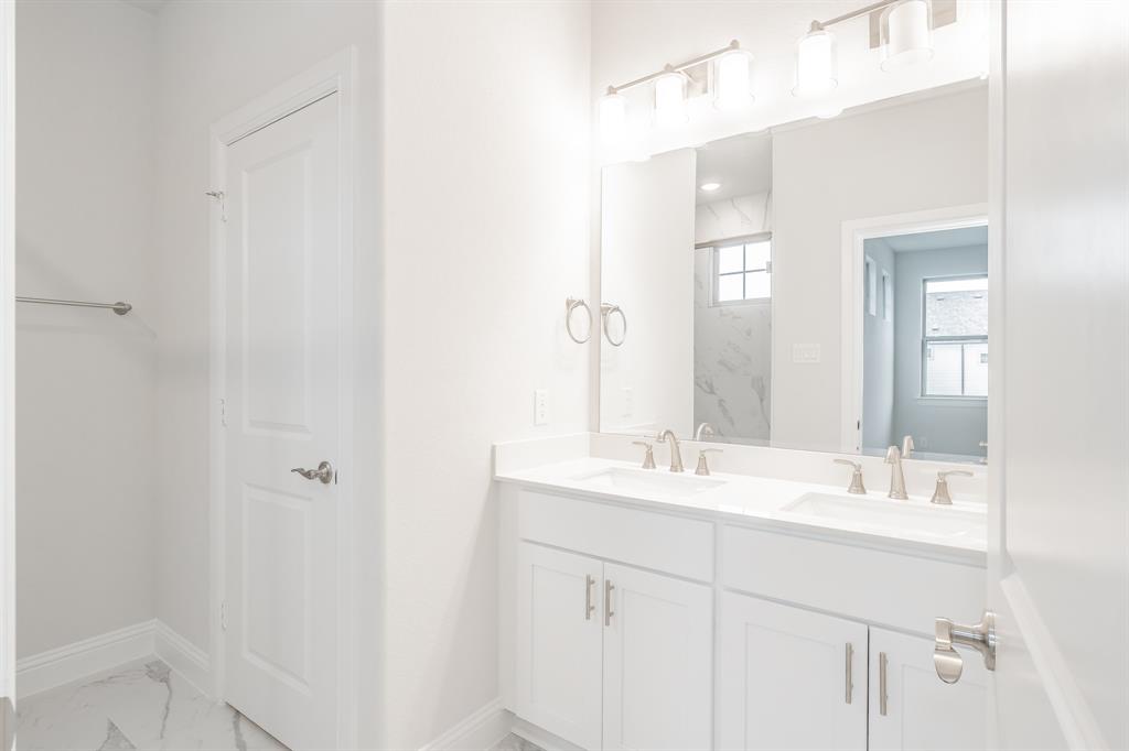 Lake Parc Vlg - Residential Lease