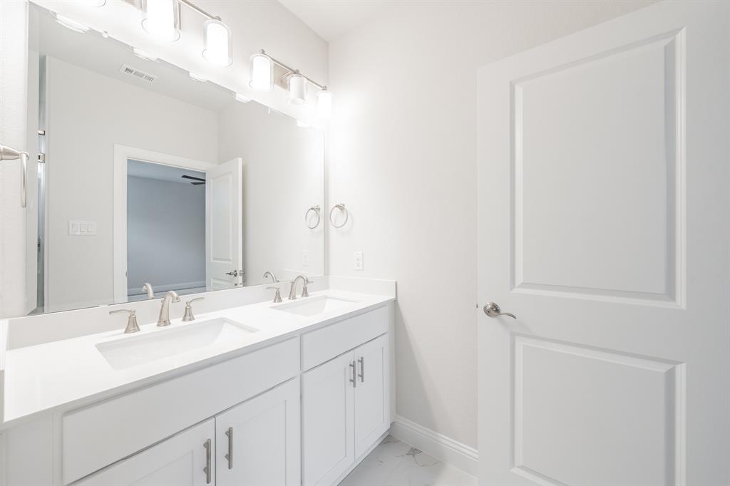 Lake Parc Vlg - Residential Lease