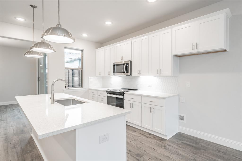 Lake Parc Vlg - Residential Lease