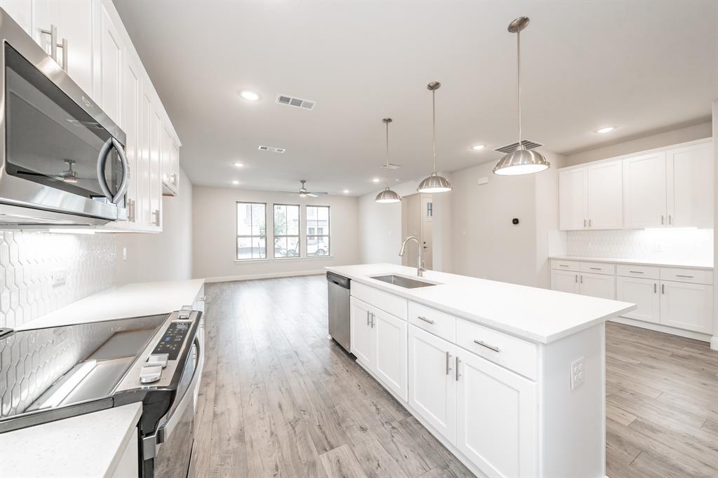 Lake Parc Vlg - Residential Lease