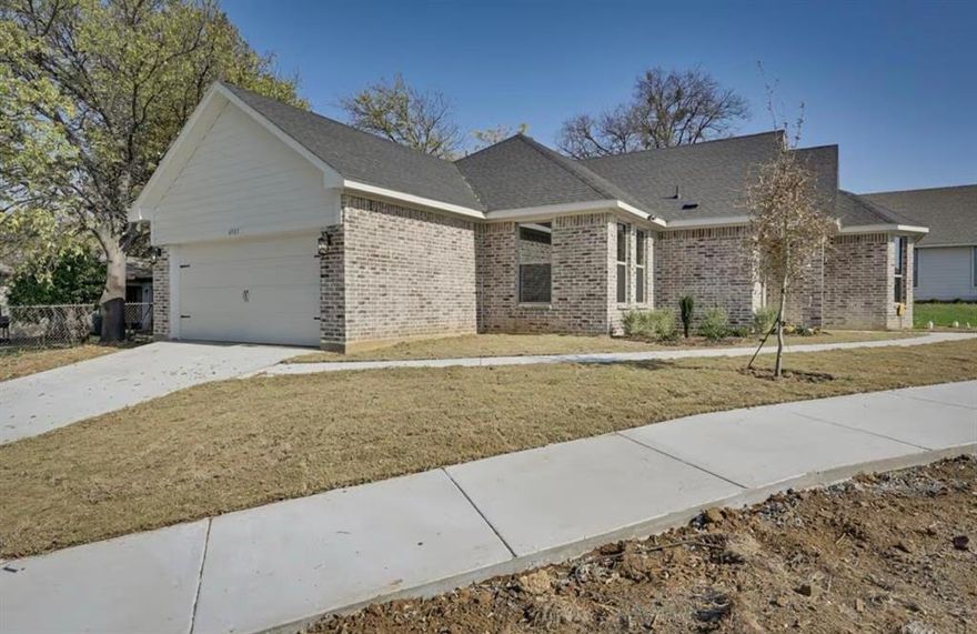 This charming 3-bedroom, 2-bath home features an open-concept layout perfect for entertaining or relaxing with family. The kitchen boasts granite countertops, stainless steel appliances, and flows seamlessly into the dining and living areas. The spacious primary suite includes a walk-in shower and deep closets with plenty of shelving. Additional highlights include a large laundry room with a full-sized washer and dryer, a two-car garage, and a low-maintenance backyard.
Conveniently located just minutes from Texas Wesleyan University with easy access to major highways, restaurants, and shops—this move-in ready home offers both comfort and convenience in the heart of Fort Worth!