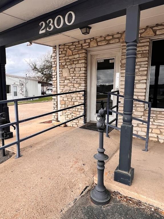 2300 N US Highway 281