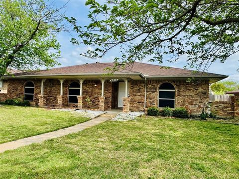 Photo of 6010 Fawn Valley Lane, Rowlett, TX 75089 (MLS # 21201618)